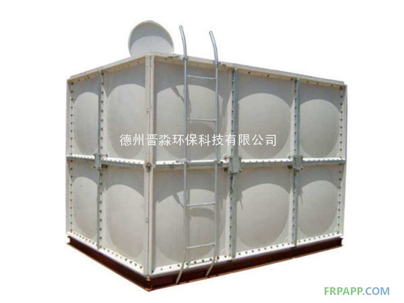 SMC組合式水箱是目前國際上采用的新型水箱。由整體優(yōu)質(zhì)的SMC水箱板拼裝而成。其特點是采用食品級樹脂，因此水質(zhì)好，清潔無污染；具有強度高，重量輕；耐腐蝕，外形美觀，使用壽命長，保養(yǎng)管理方便等。